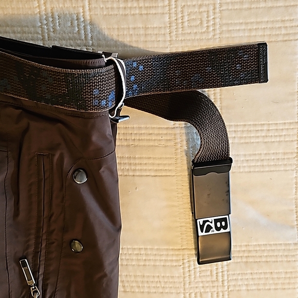 This is a pair of ski/snowboard pants from Bonfire. - Picture 3 of 7